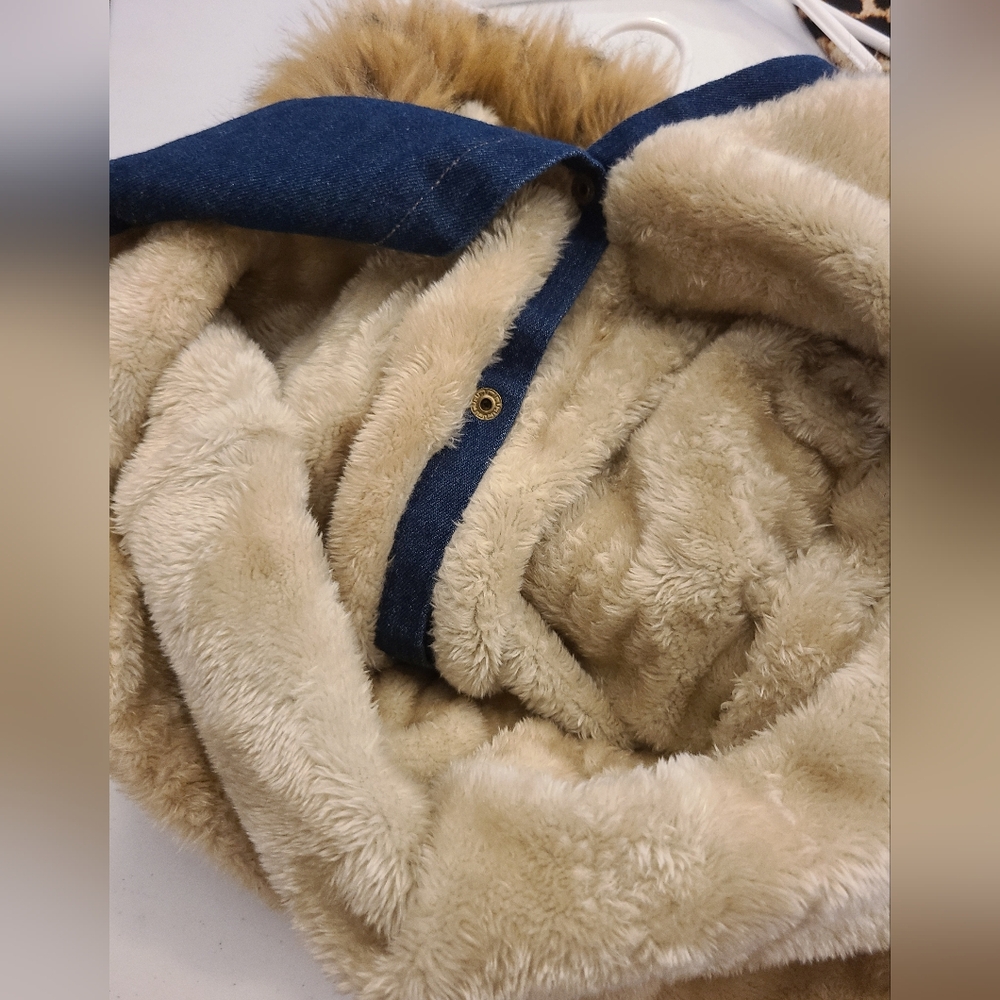 Denim Kids Jacket with Faux Fur Hood‎ Faded And Distressed Sz XL - Picture 9 of 12